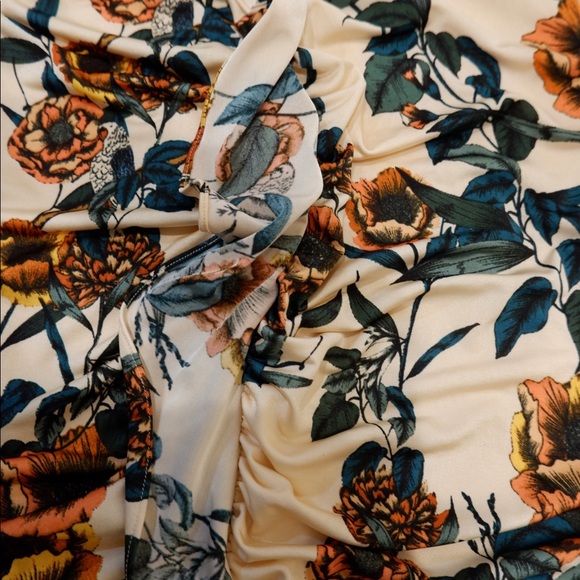 Guess Floral Ruched Dress - Picture 7 of 9